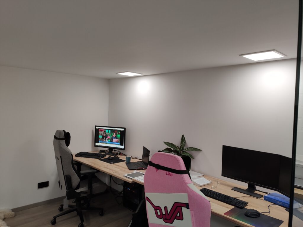 KingTech ergonomic workspace